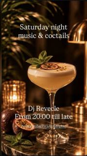 Saturday night: music & cocktails